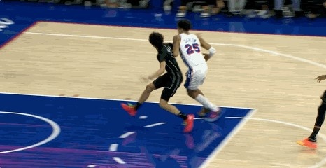 V体育电脑版-亏麻了！篮网挑战出界球球权失败 还被补吹一个犯规